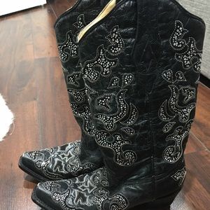 Black cowboys boots